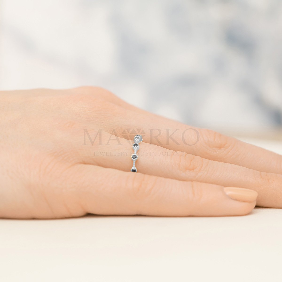 Srebrne pierścionki wykonywane ręcznie – modny i niepowtarzalny prezent dla pani i pana